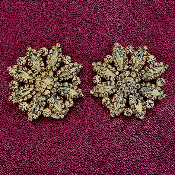 Vintage Rhinestone Clip On Earrings - Picture 4 of 8